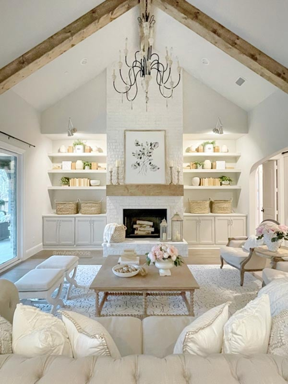 Vaulted Family Room 